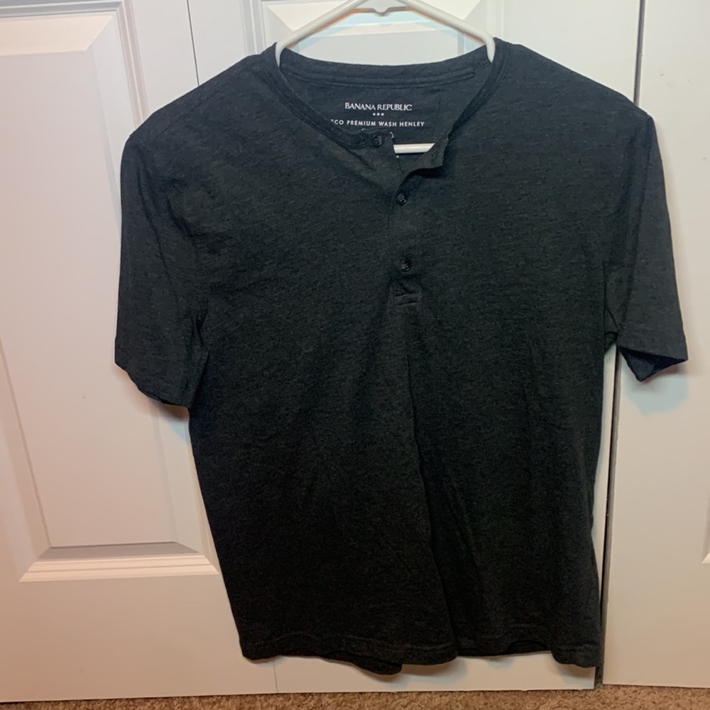 Banana Republic medium Henley, charcoal gray